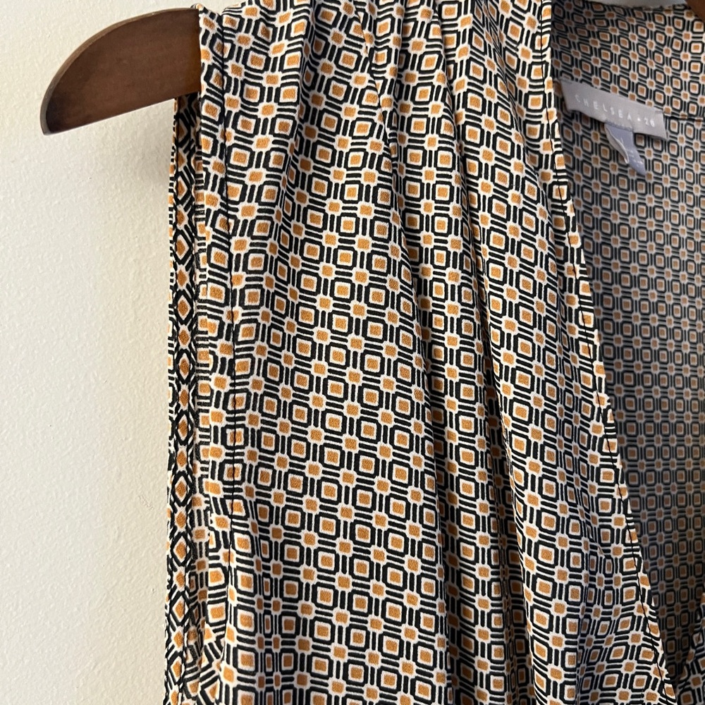 Elegant Brown Sleeveless Top - Picture 4 of 6